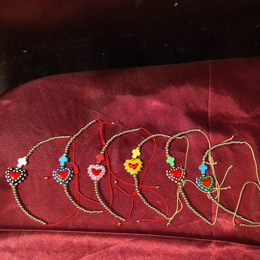 NWT ♥️ CHRISTIAN BRACELET ♥️ Glass Milagros & Gold Beads on Delicate Macrame